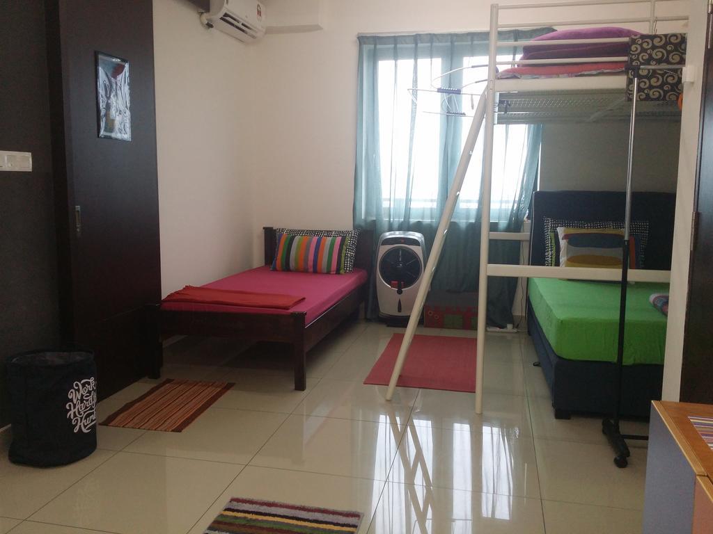 קואלה סלאנגור Alami Homestay Trefoil מראה חיצוני תמונה