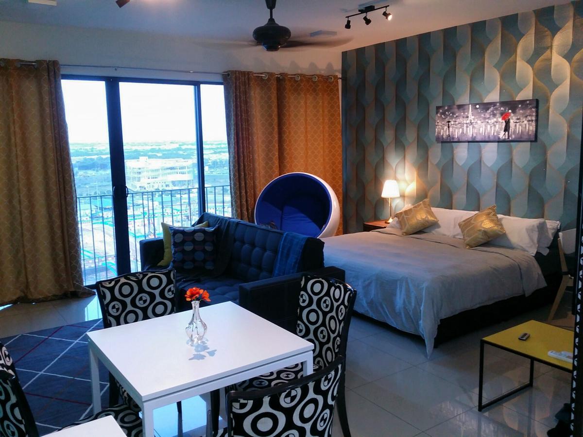 קואלה סלאנגור Alami Homestay Trefoil מראה חיצוני תמונה